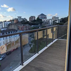 https://2-bedroom-modern-city-centre-bournemouth-apartment.bournemouth-hotels.org