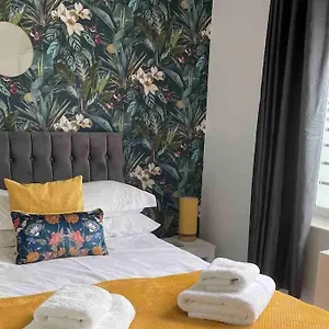 https://cayton-village-hide-away.yorkshirehotels.net