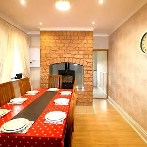 Cheerful 4-bedroom Close To The Sea Holiday home
