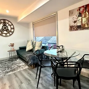 York Street By Service Apartment